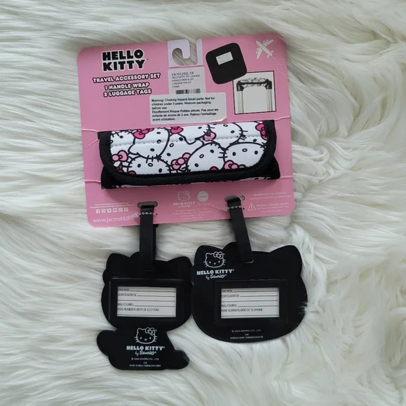 New Hello Kitty Travel Accessory Set - Picture 2 of 6